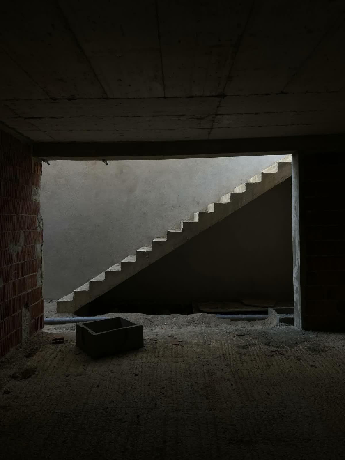 Concrete staircase on a construction site run by Liv'in